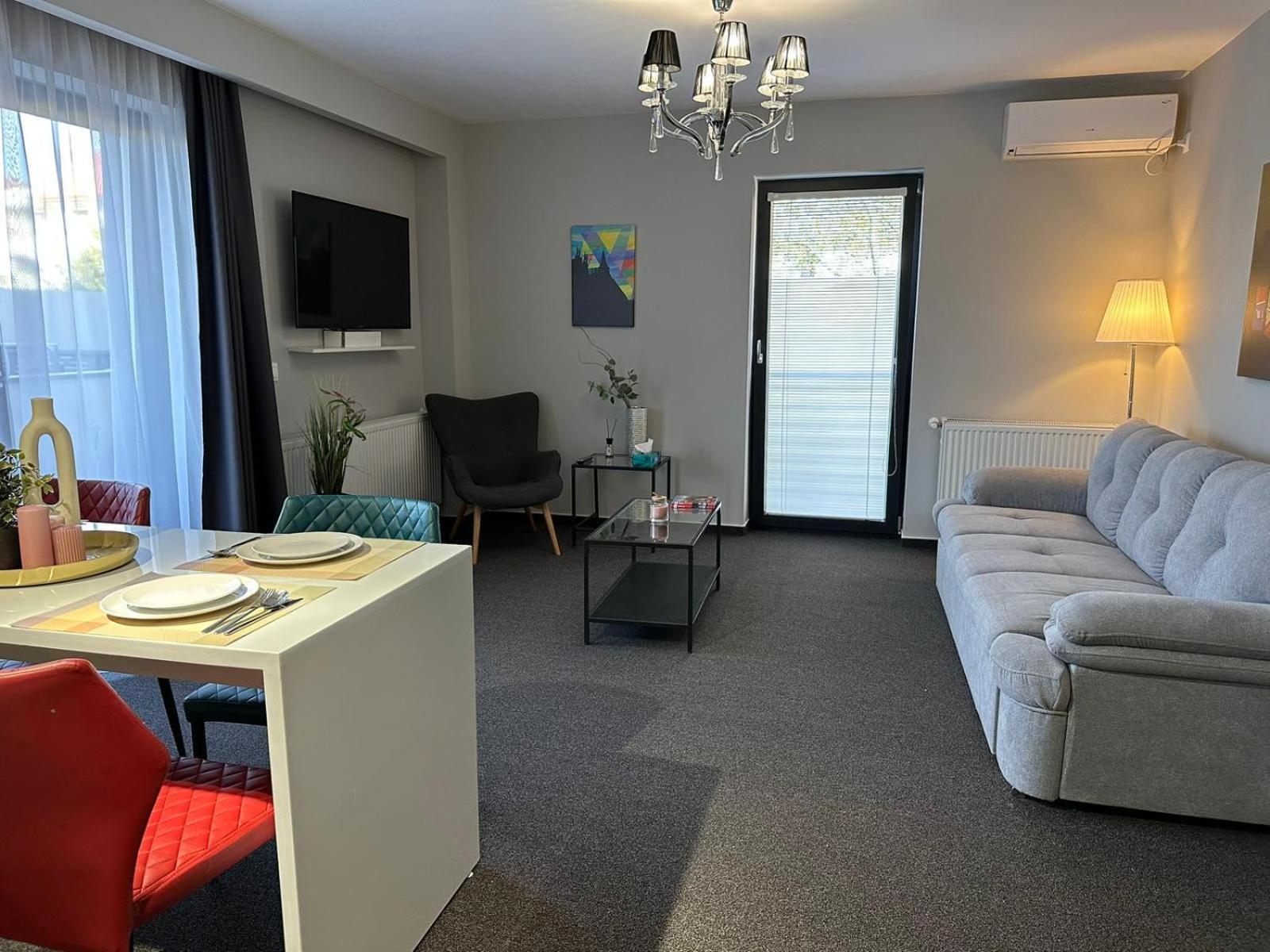 Luxury Glam Apartments & Studios Near Coresi Mall ブラショフ エクステリア 写真