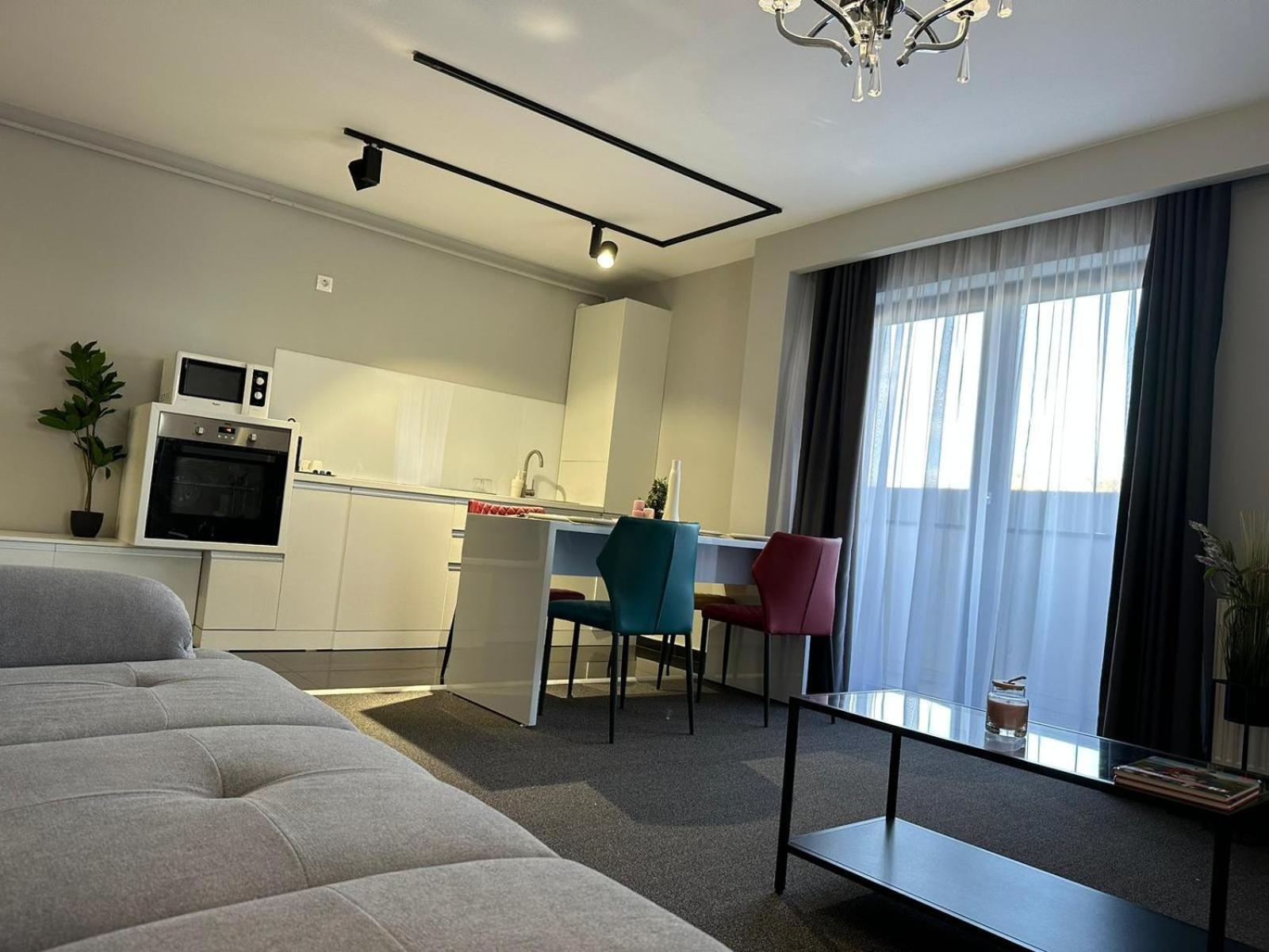 Luxury Glam Apartments & Studios Near Coresi Mall ブラショフ エクステリア 写真