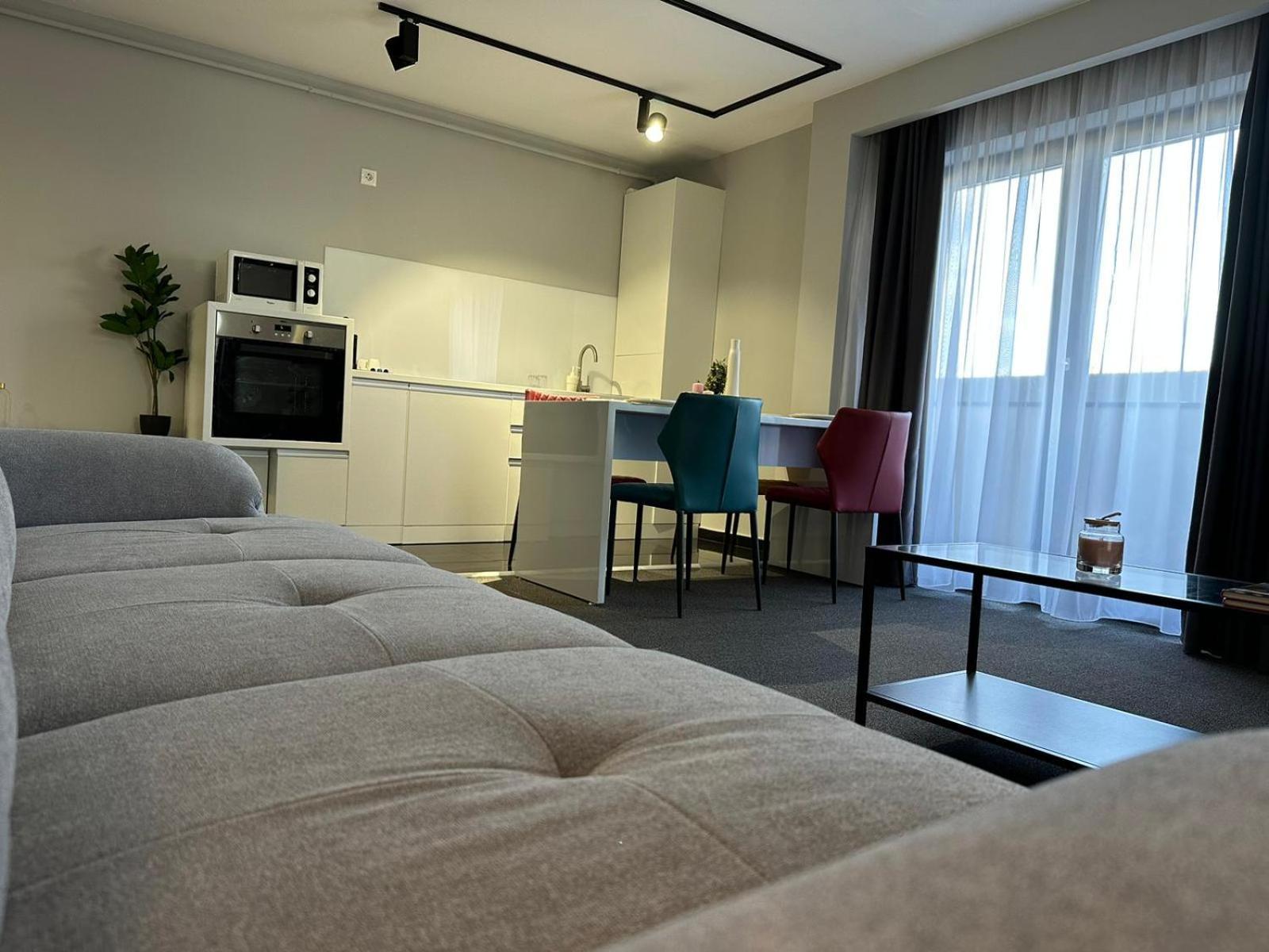 Luxury Glam Apartments & Studios Near Coresi Mall ブラショフ エクステリア 写真