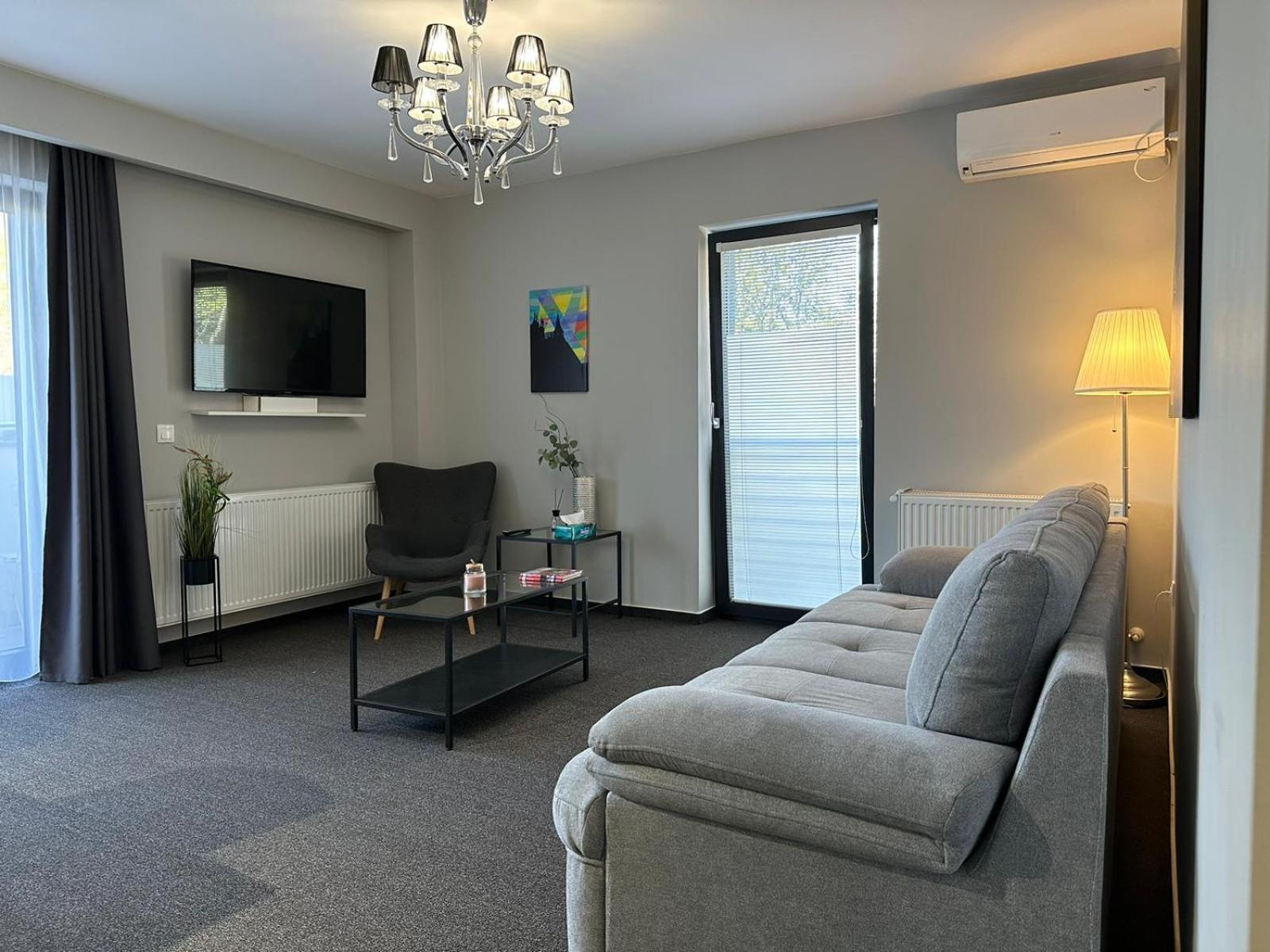 Luxury Glam Apartments & Studios Near Coresi Mall ブラショフ エクステリア 写真