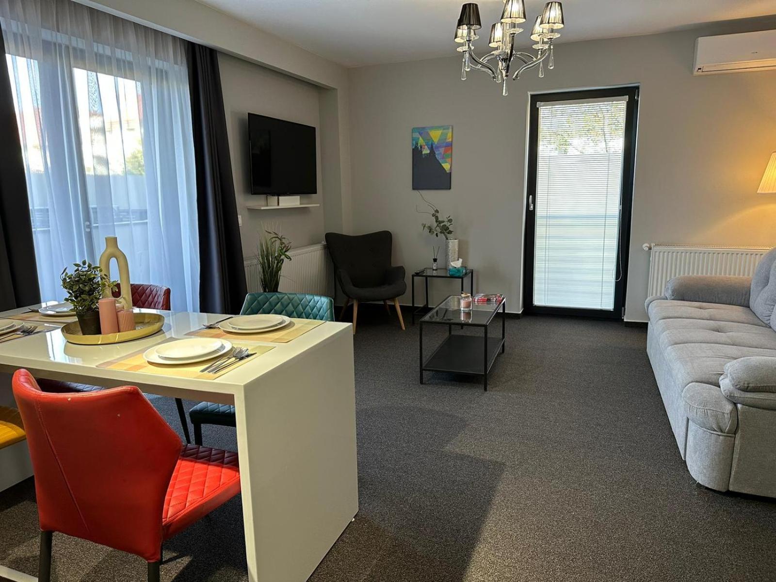 Luxury Glam Apartments & Studios Near Coresi Mall ブラショフ エクステリア 写真