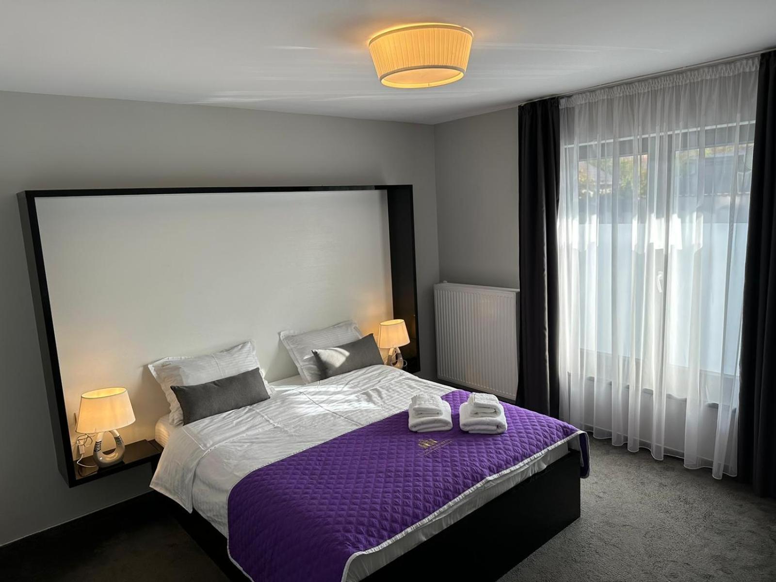 Luxury Glam Apartments & Studios Near Coresi Mall ブラショフ エクステリア 写真