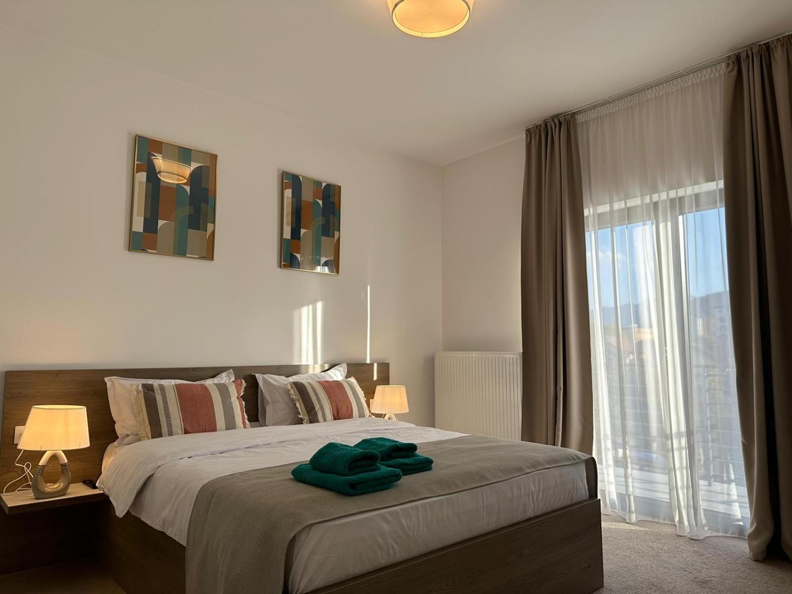 Luxury Glam Apartments & Studios Near Coresi Mall ブラショフ エクステリア 写真