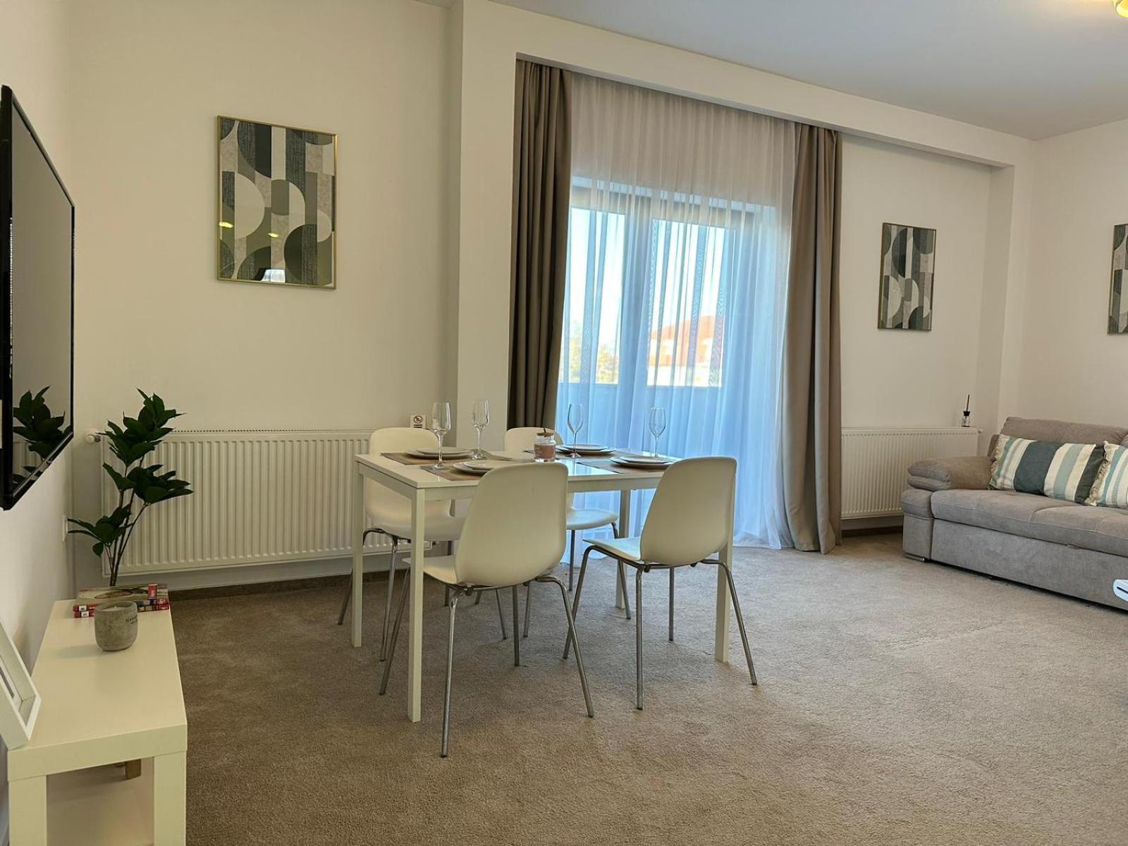 Luxury Glam Apartments & Studios Near Coresi Mall ブラショフ エクステリア 写真