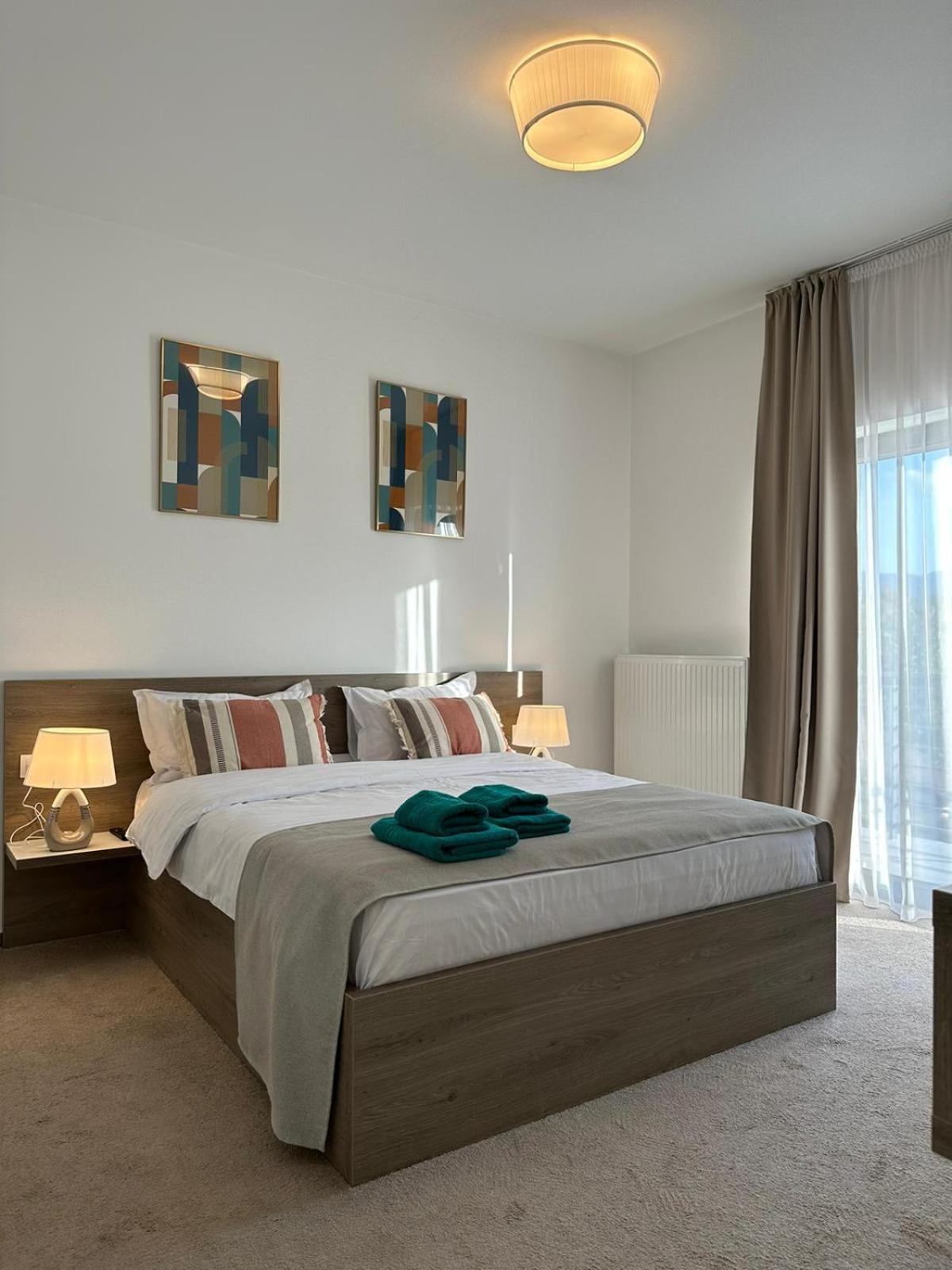 Luxury Glam Apartments & Studios Near Coresi Mall ブラショフ エクステリア 写真