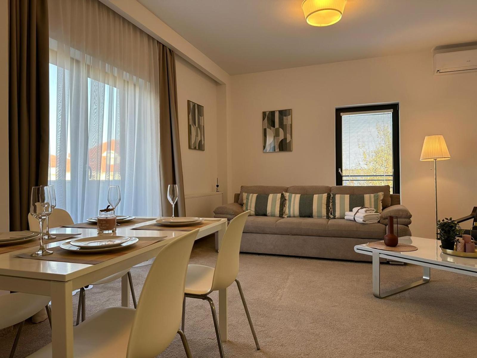 Luxury Glam Apartments & Studios Near Coresi Mall ブラショフ エクステリア 写真