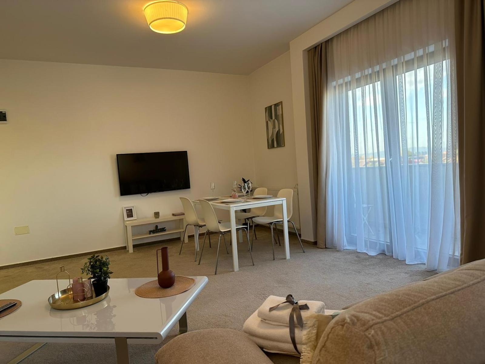 Luxury Glam Apartments & Studios Near Coresi Mall ブラショフ エクステリア 写真