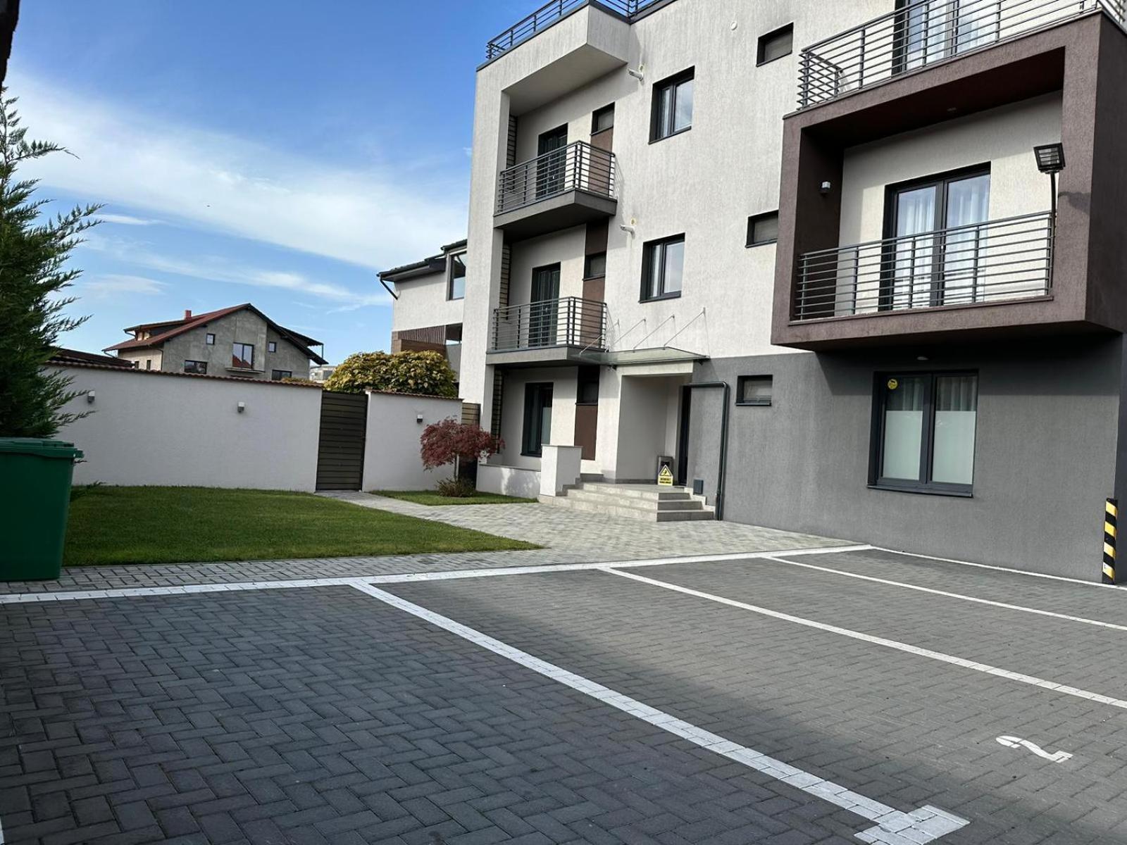 Luxury Glam Apartments & Studios Near Coresi Mall ブラショフ エクステリア 写真