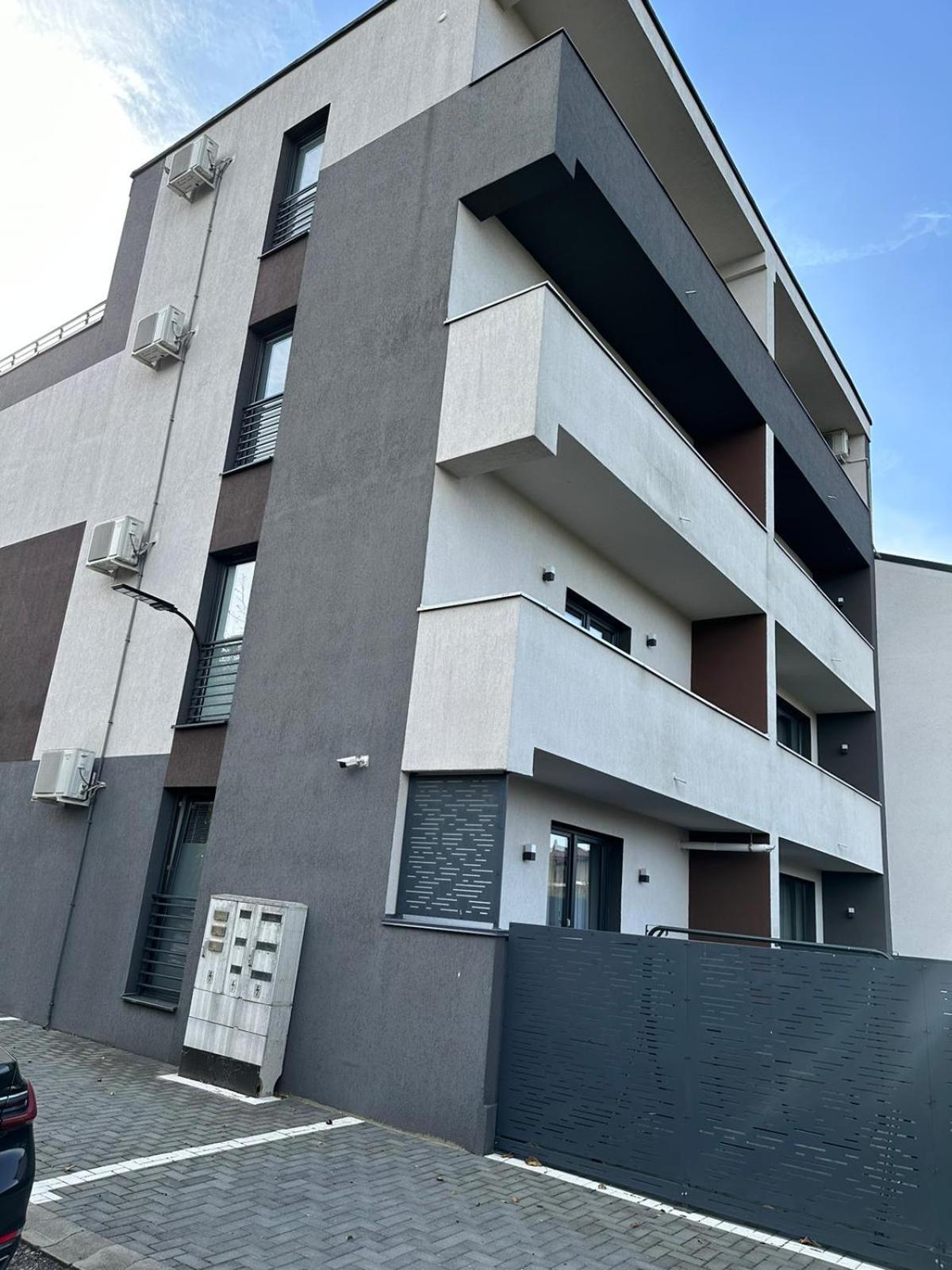Luxury Glam Apartments & Studios Near Coresi Mall ブラショフ エクステリア 写真