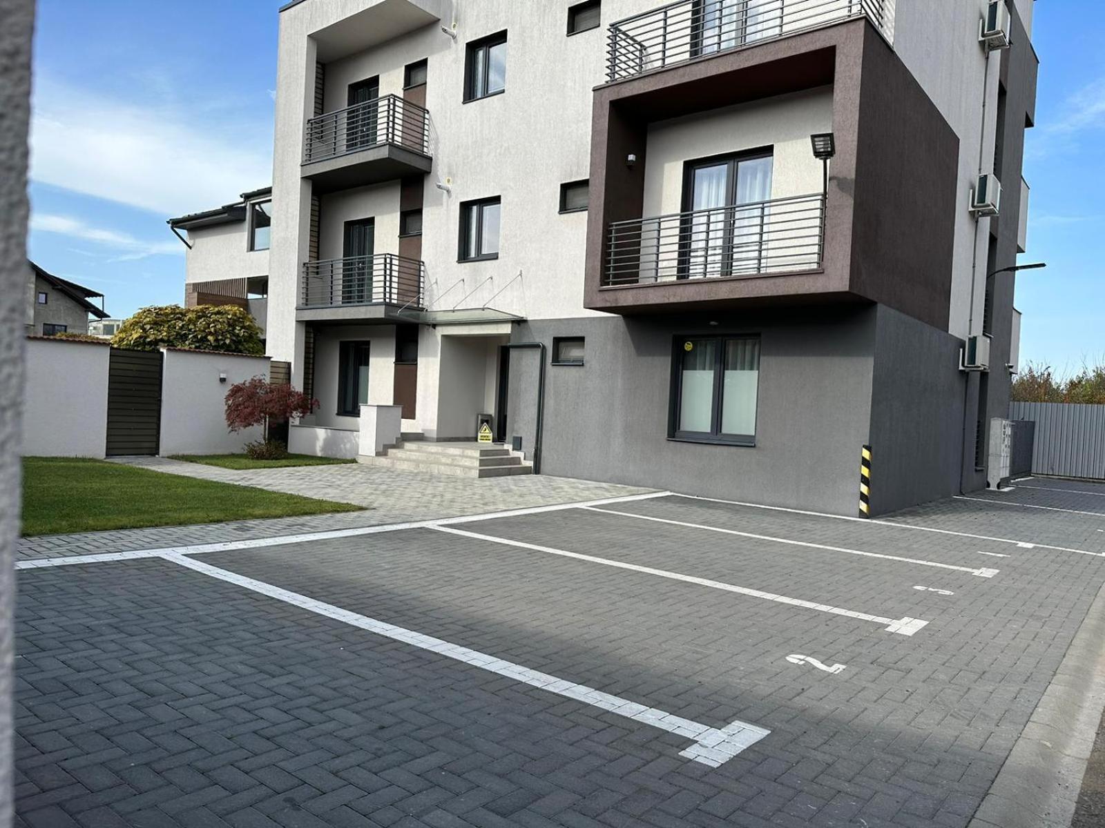 Luxury Glam Apartments & Studios Near Coresi Mall ブラショフ エクステリア 写真