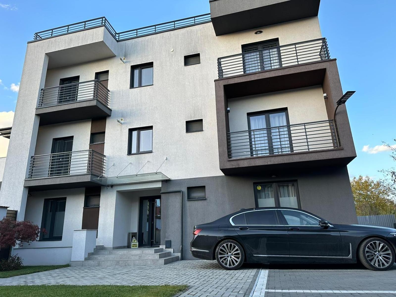 Luxury Glam Apartments & Studios Near Coresi Mall ブラショフ エクステリア 写真
