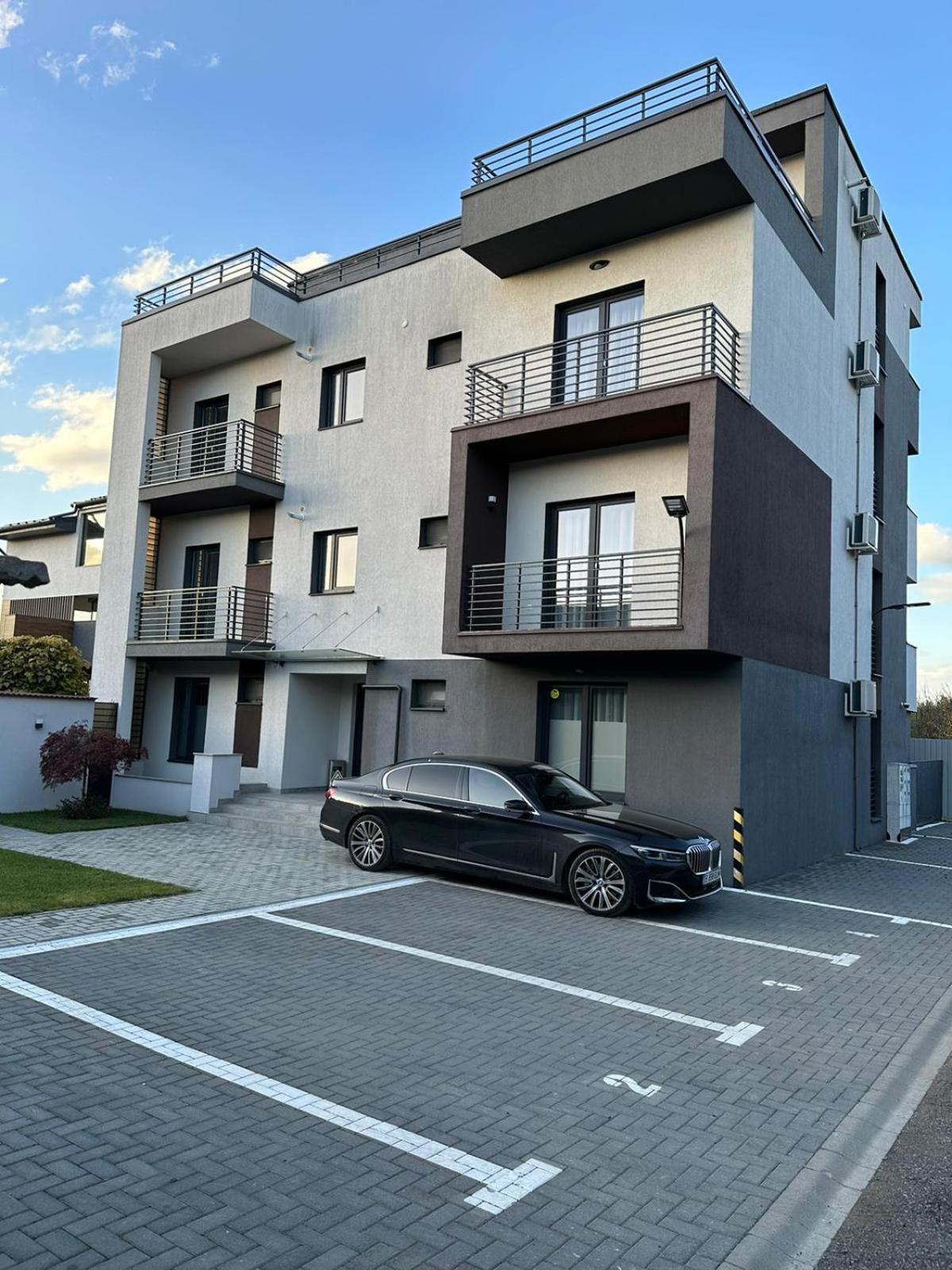 Luxury Glam Apartments & Studios Near Coresi Mall ブラショフ エクステリア 写真