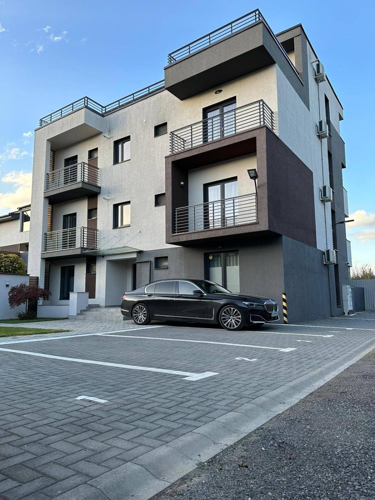 Luxury Glam Apartments & Studios Near Coresi Mall ブラショフ エクステリア 写真