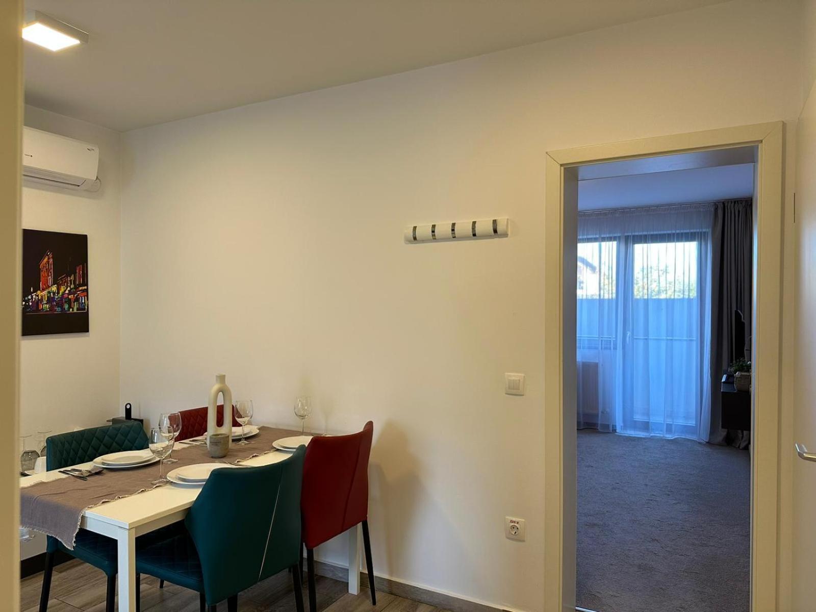 Luxury Glam Apartments & Studios Near Coresi Mall ブラショフ エクステリア 写真