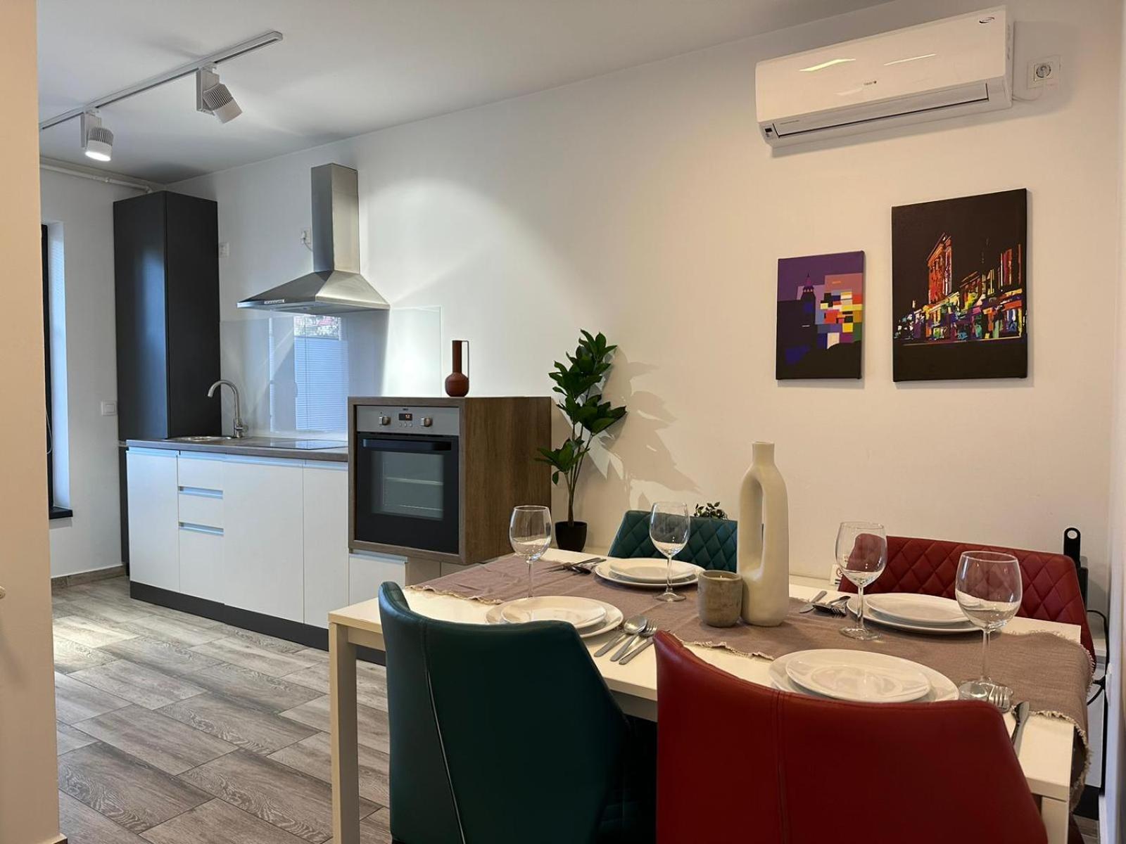 Luxury Glam Apartments & Studios Near Coresi Mall ブラショフ エクステリア 写真