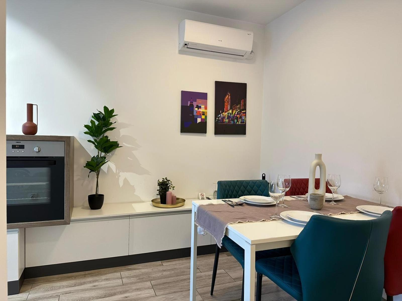 Luxury Glam Apartments & Studios Near Coresi Mall ブラショフ エクステリア 写真
